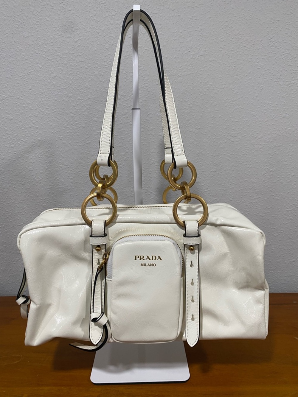 White Leather Shoulder Bag with Gold Rings 💐Authenticity Not Guaranteed💐